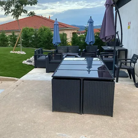 Privée Avec Piscine De 1 à 3 *
