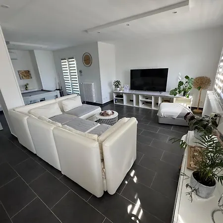 Quarto em Acomodações Particulares Privée Avec Piscine De 1 à 3 *